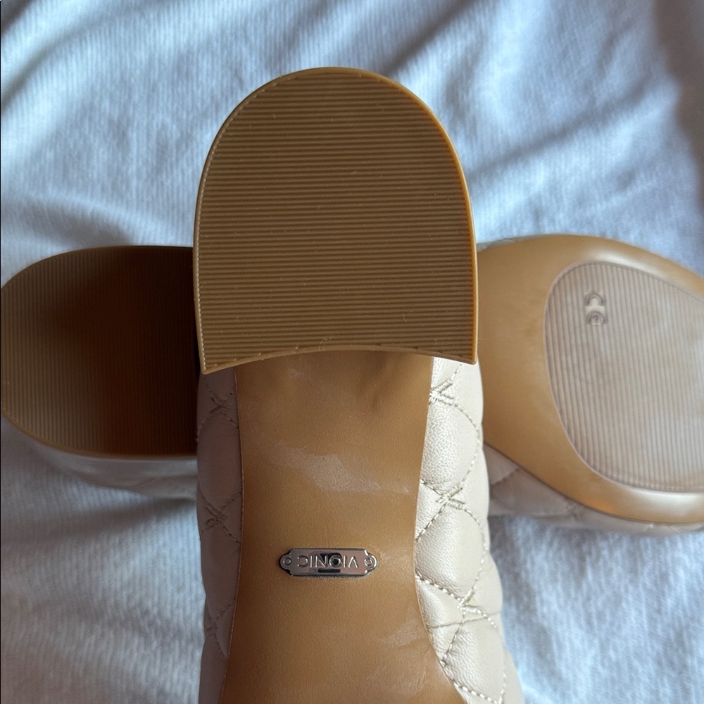 Vionic Women's Tan Quilted Heels - Picture 4 of 5
